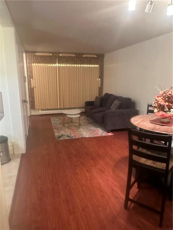 Foto del edificio - 695 Belmont Ave