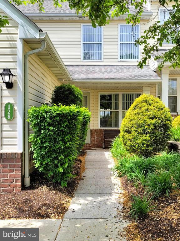Foto del edificio - 128 Hickory Ln