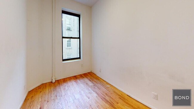 Building Photo - 324 E 91st St