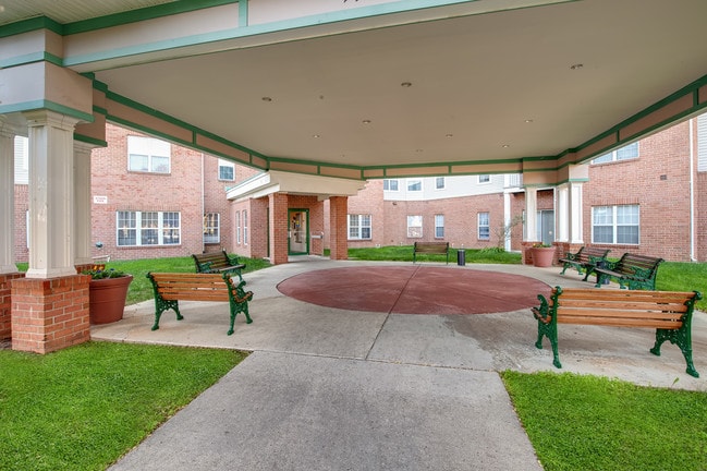 Foto del edificio - Laurel Lakes Apartments 55+