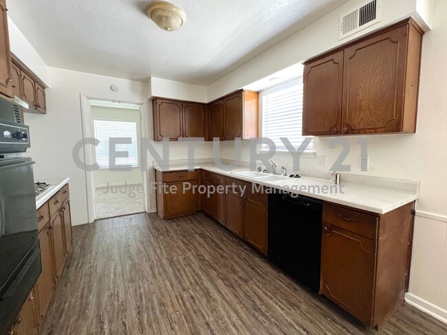 Building Photo - Beautiful 3/2.5/2 in Dallas For Rent!