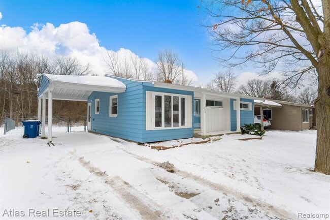 Building Photo - 230 Sequoia Dr