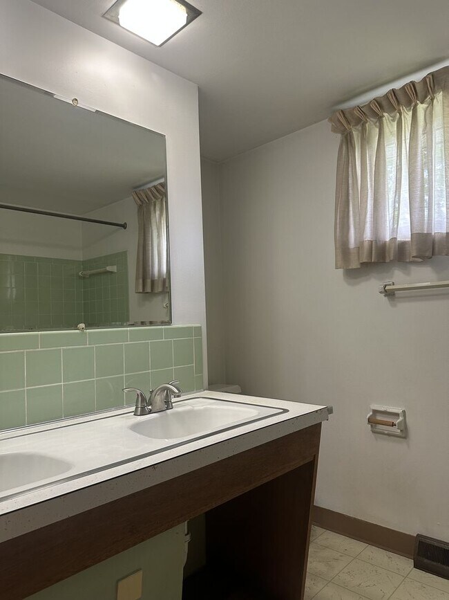 Building Photo - 3 Bed 2 Bath Home for Rent!