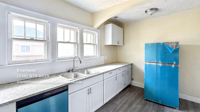 Foto principal - 3745 W Grand St