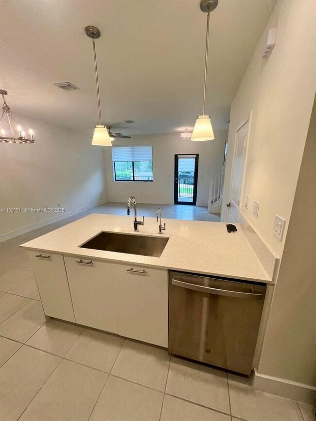 Foto del edificio - 8381 NW 43rd St