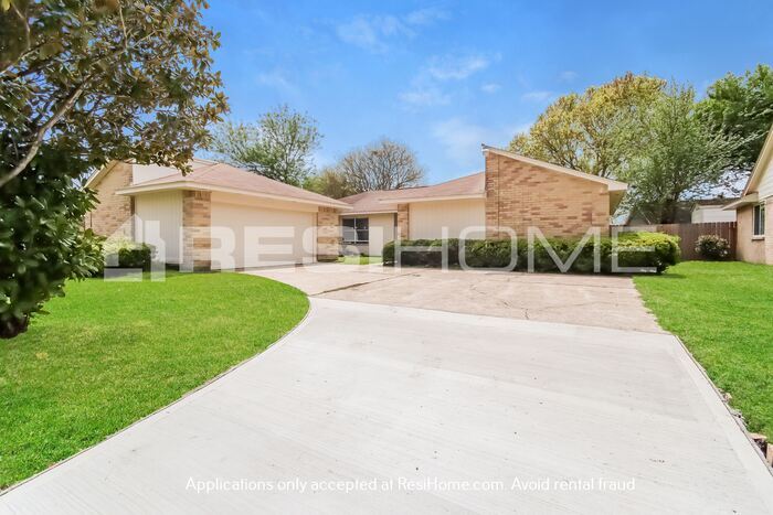 Primary Photo - 7611 Breda Dr