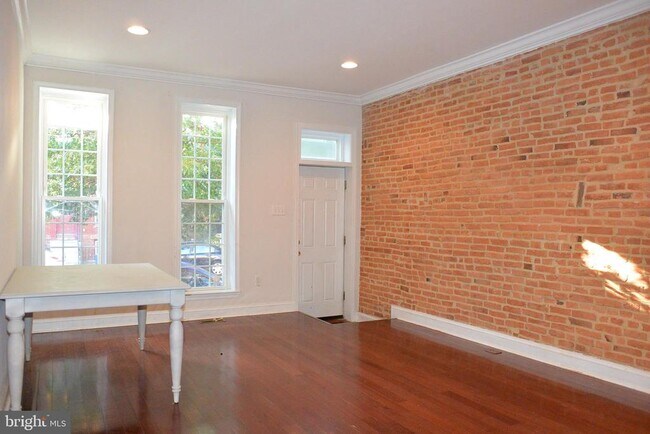 Building Photo - 1611 S Charles St