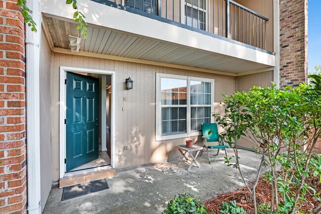 Building Photo - 2 Bedroom Townhouse off Coursey Blvd. - Co...