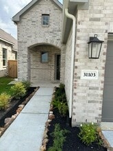 Building Photo - 31138 Myers Hvn Ln