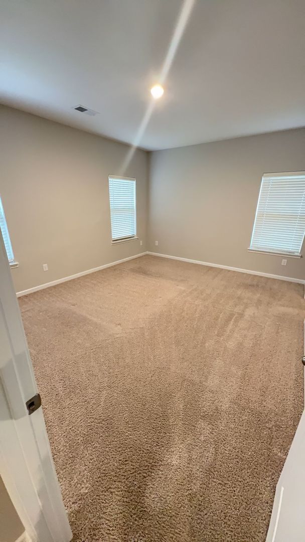 Foto del edificio - Stunning Spacious 4 bedroom 3 bath home in Oakland