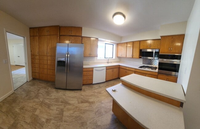 Building Photo - 5 Bedroom 3 bathroom in close proximity to POLY CAMPUS!