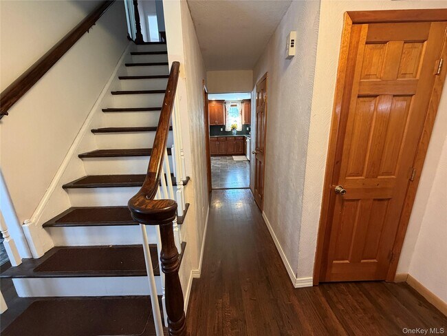 Building Photo - 32 Landview Dr