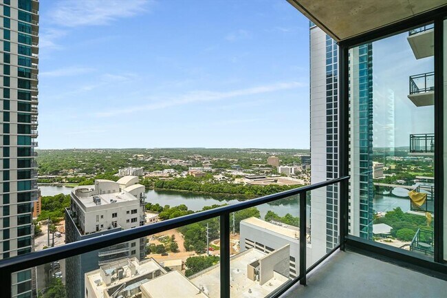 Foto del edificio - 610 Davis St