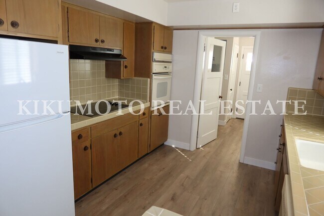 Foto del edificio - 2 bedrooms, 1 bath, Large 2 car garage & carport