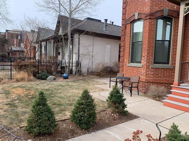Building Photo - Newly renovated Victorian Townhome located on a quiet street in Curtis Park/RiNo