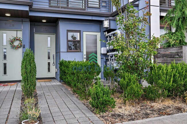 Foto del edificio - Stunning 3-Bed, 2.5-Bath Townhome in West ...