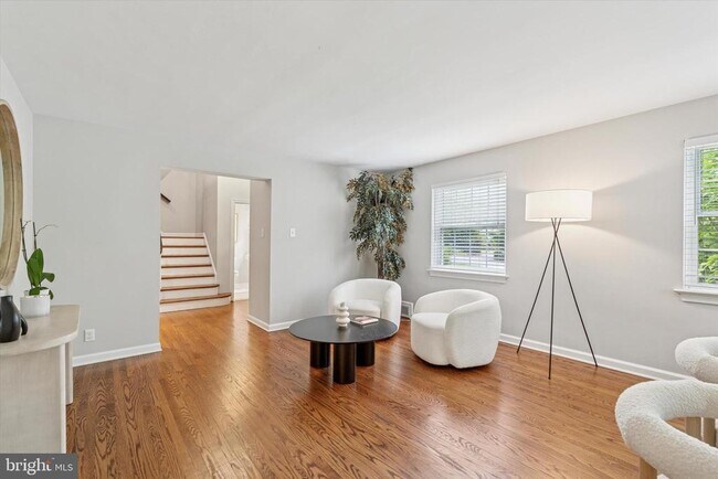 Foto del edificio - 903 Sulgrave Ln