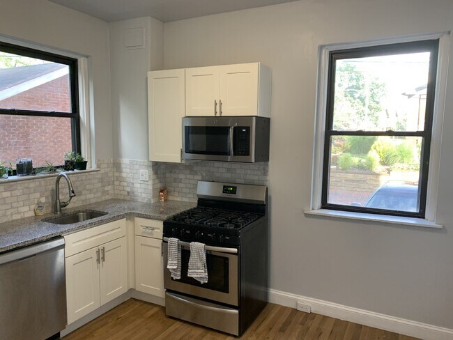 Foto del edificio - 632 Nelson Pl