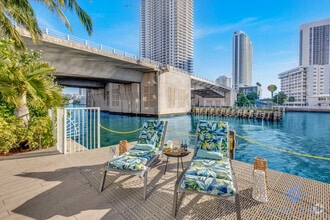 Building Photo - 2602 E Hallandale Beach Blvd