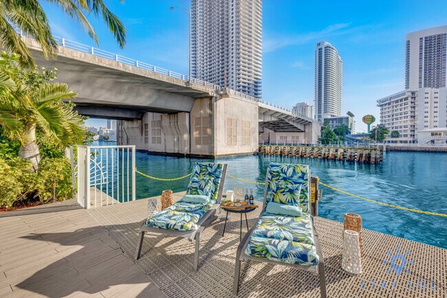 Foto del edificio - 2602 E Hallandale Beach Blvd