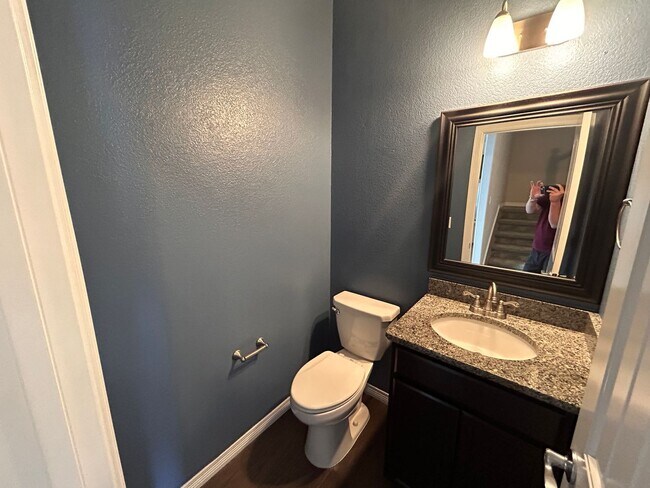 Building Photo - Gorgeous 2 Story Home Located In Meridian ...