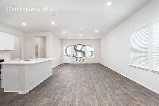 Foto del edificio - 5040 Fairway Wood