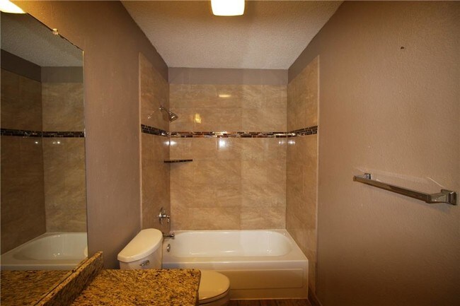Building Photo - 3109 Fairwood Dr