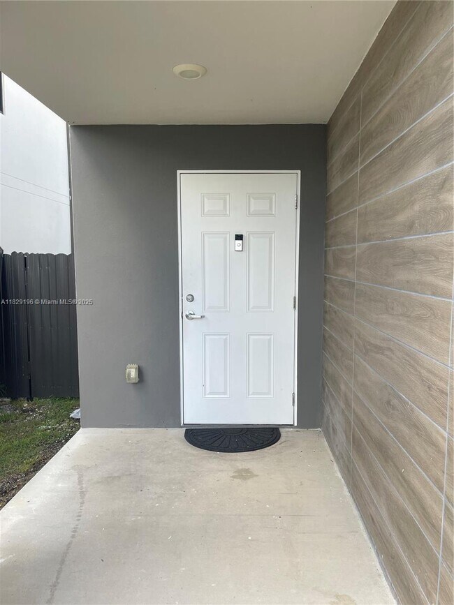 Foto del edificio - 254 NW 11th Ct