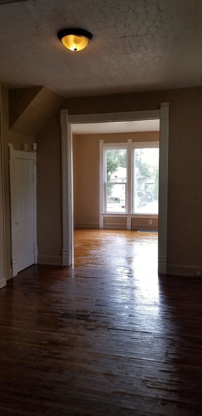 Foto del edificio - *SELF SHOW AVAILABILITY* 714 E Taylor St