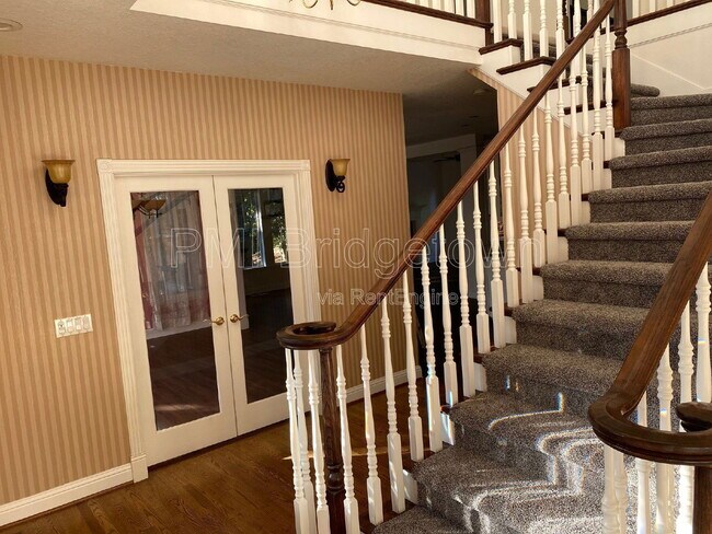 Foto del edificio - 12805 SE Spring Mountain Dr