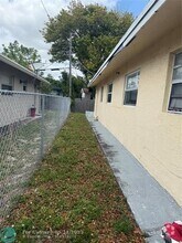 Building Photo - 2751 NW 14th Ct