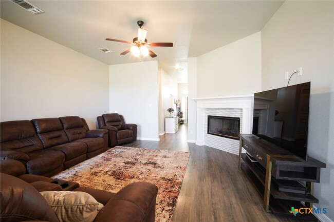 Building Photo - 708 Holstein Dr