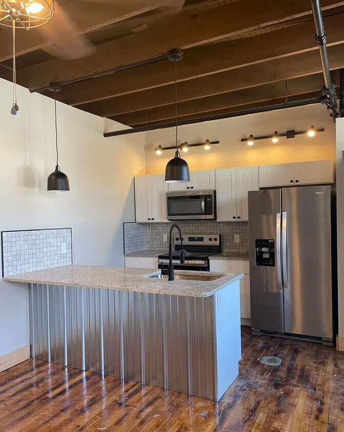 Foto principal - 1 bedroom/1 bathroom NEW apartment in McSh...