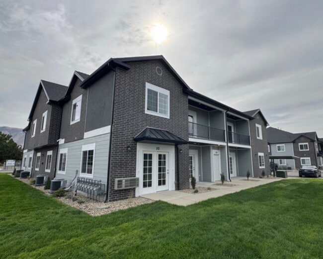 Building Photo - 1593 110 W