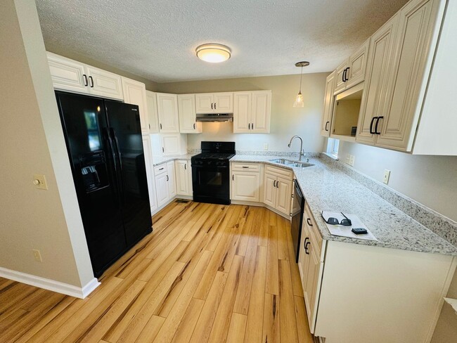 Building Photo - For Lease - 4 Bed, 3.5 Bath, 2750sqft Home...