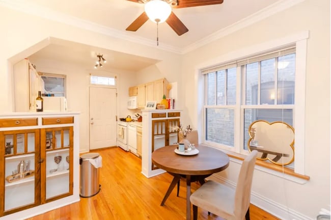 Building Photo - 823 W Wrightwood Ave