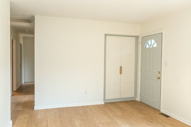 Building Photo - 1714 Aydlett Cir