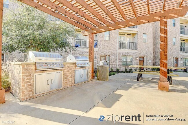 Building Photo - 2 br, 2.5 bath Townhome - 1306 Palm Canyon...