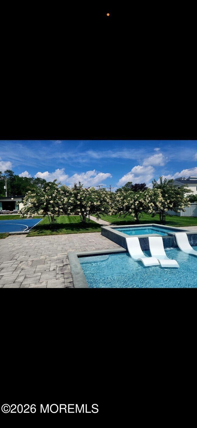 Foto del edificio - 107 Grant Ave