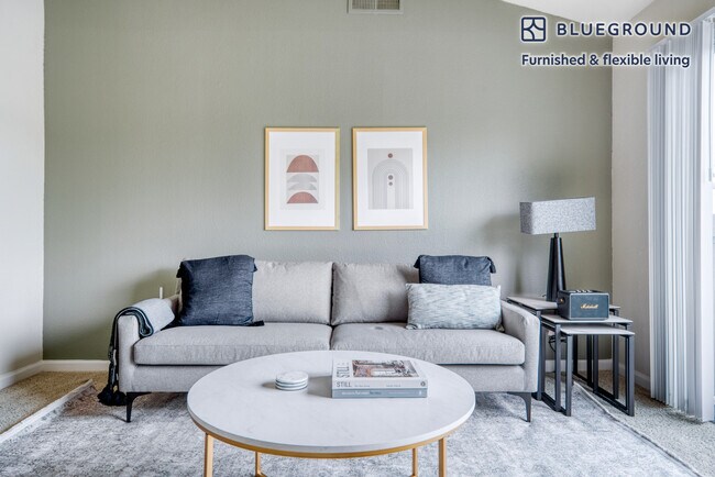 Foto del edificio - 243 Rock Harbor Ln