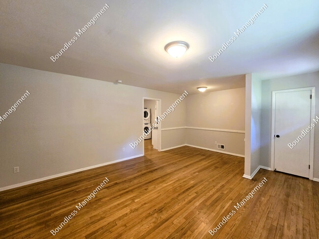 Foto del edificio - 2572 Woodgreen Dr