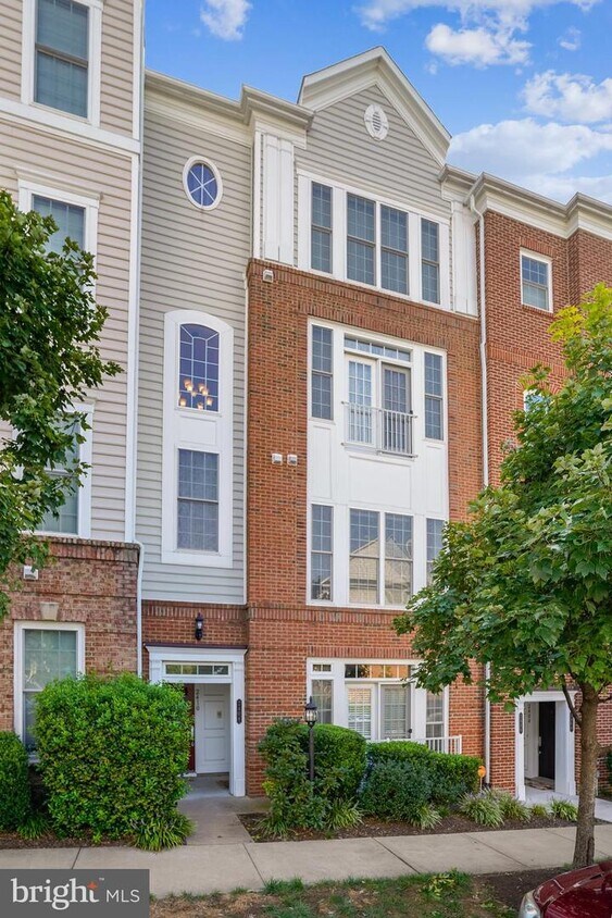 Primary Photo - 2408 Brookmoor Ln