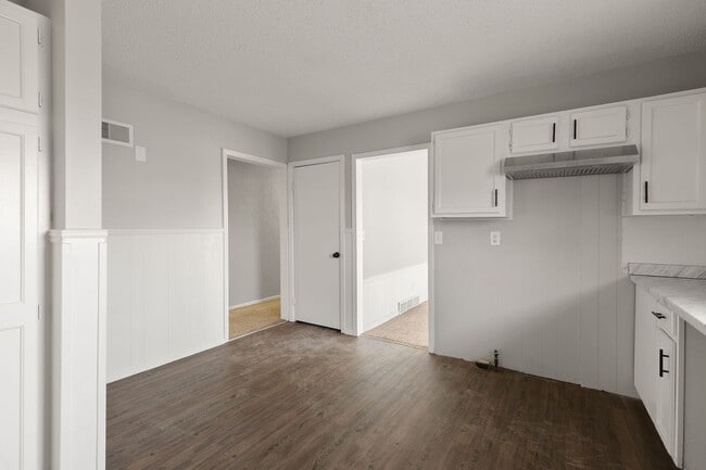 Building Photo - 3 Bed | 1.5 Bath — Comfortable Living in a Great Location