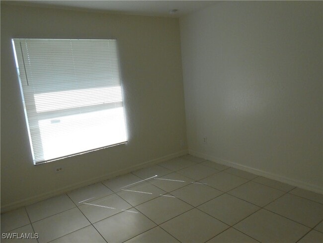 Building Photo - 4946 Golfview Blvd