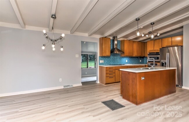 Foto del edificio - 3111 Spring Valley Rd