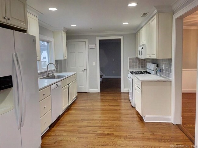 Building Photo - 57 Scofield Ave