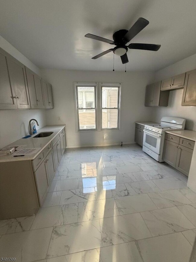 Building Photo - 85 Sunnyside Terrace