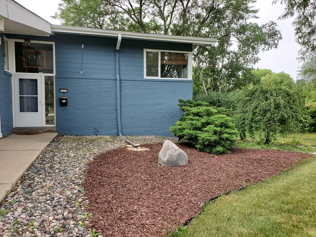Foto del edificio - 413 Riverview Dr