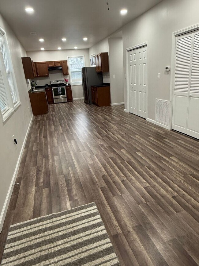 Foto del edificio - Beautifully updated & in great location