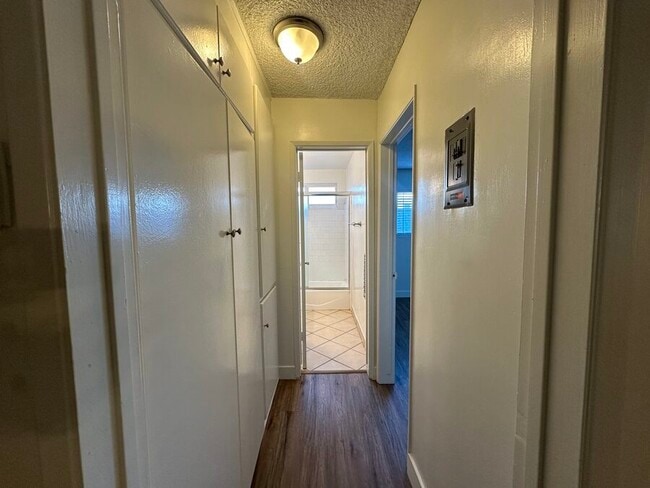 Building Photo - 17 Thornton Ave